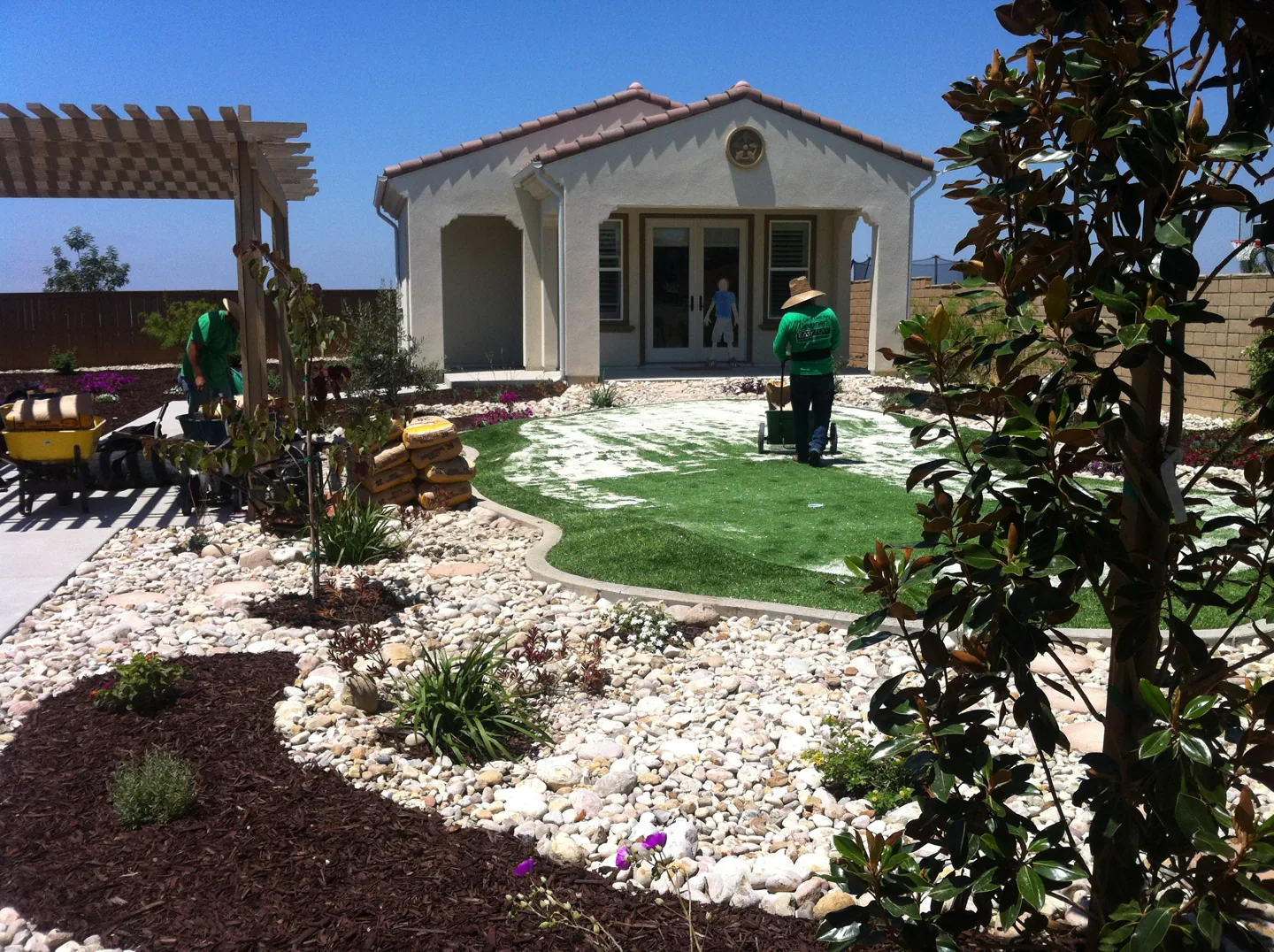 A garden putting green beneath the pergola